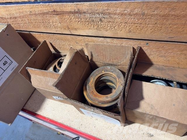 Quantity of Misc Parts & Belts Transport – ostalo