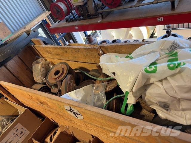 Quantity of Misc Parts & Belts Transport – ostalo