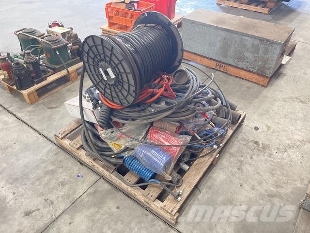  Quantity of Misc Truck Parts معدات البناء - غير ذلك