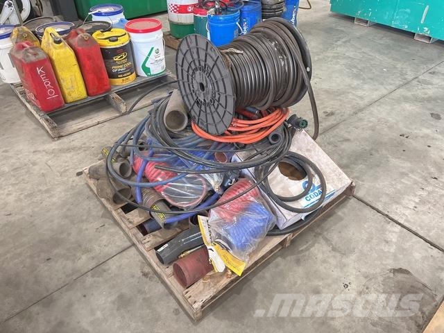  Quantity of Misc Truck Parts معدات البناء - غير ذلك