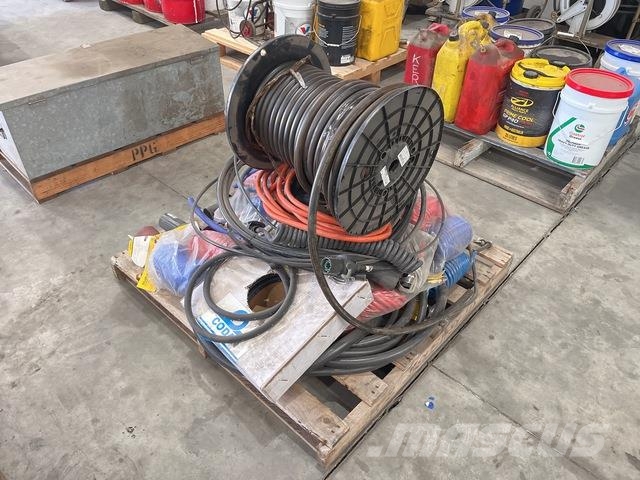  Quantity of Misc Truck Parts معدات البناء - غير ذلك