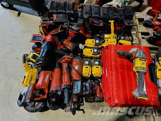 Quantity of Power Tools & Batteries Gradbeništvo - drugo