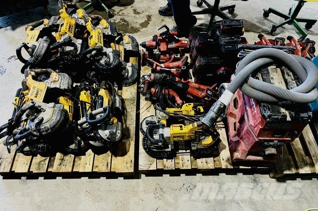Quantity of Power Tools & Batteries Sonstige Baumaschinen