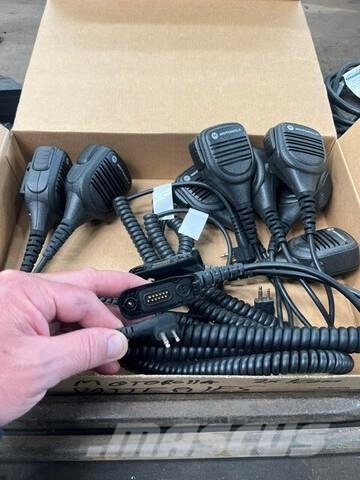  Quantity of Radio Hand Pieces معدات البناء - غير ذلك