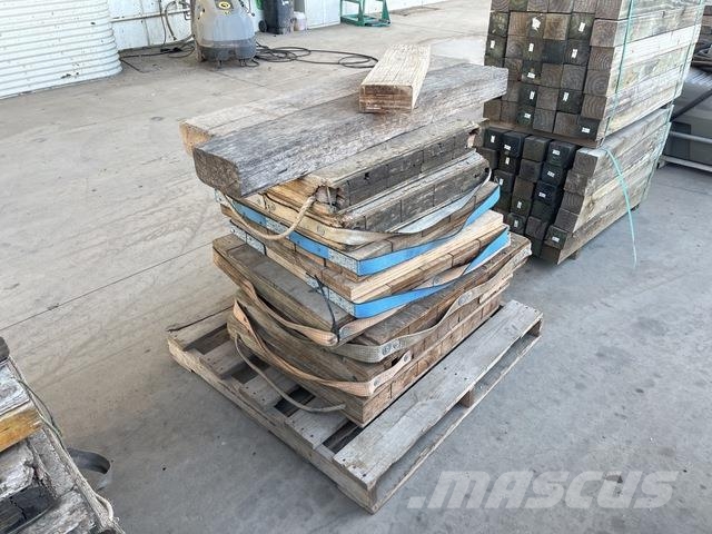  Quantity of Timber Crane Mats معدات البناء - غير ذلك