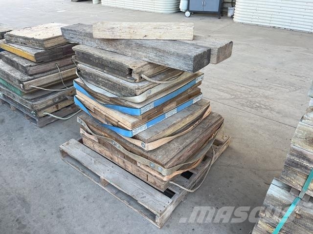  Quantity of Timber Crane Mats معدات البناء - غير ذلك
