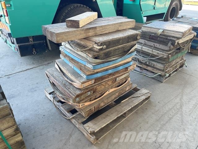  Quantity of Timber Crane Mats معدات البناء - غير ذلك