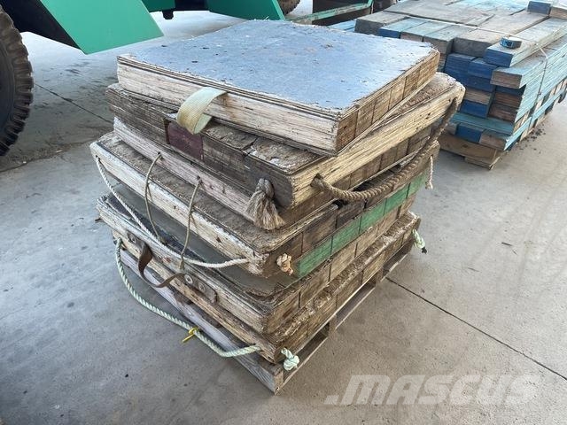  Quantity of Timber Crane Mats معدات البناء - غير ذلك