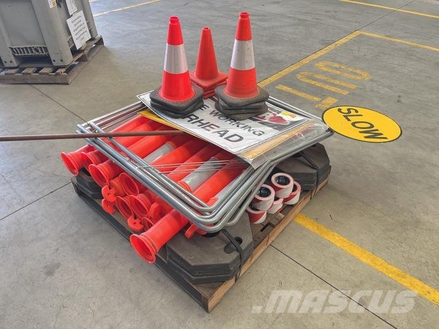  Quantity of Traffic Control & Road Signs Sonstige Baumaschinen