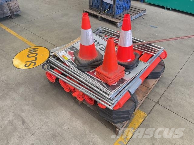  Quantity of Traffic Control & Road Signs Sonstige Baumaschinen