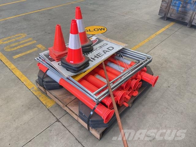  Quantity of Traffic Control & Road Signs Sonstige Baumaschinen