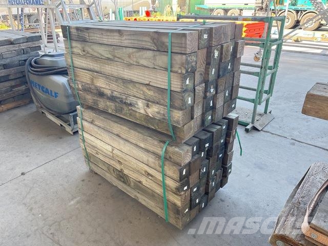 Quantity of Treated Timber Blocks Autre grue