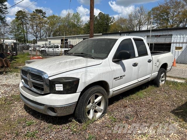 RAM 1500 Pikapai / Bortiniai sunkvežimiai
