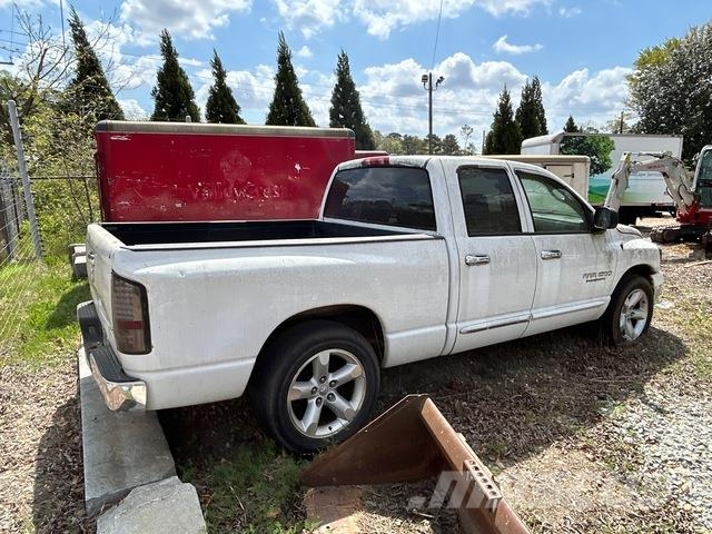 RAM 1500 Pikapai / Bortiniai sunkvežimiai