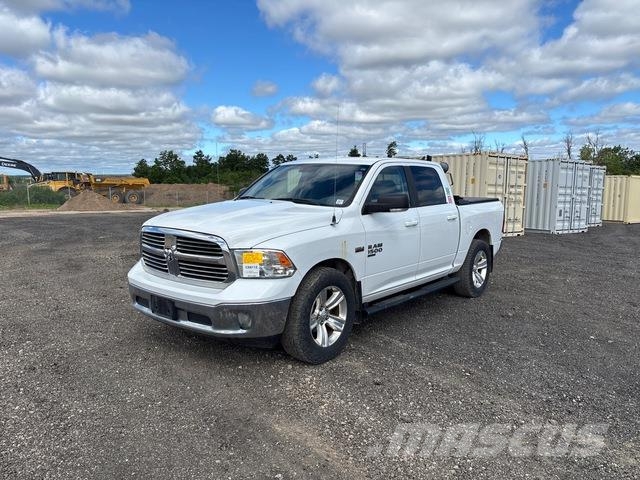 RAM 1500 شاحنات خفيفة/مفصلية الجوانب