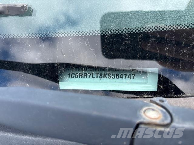 RAM 1500 شاحنات خفيفة/مفصلية الجوانب