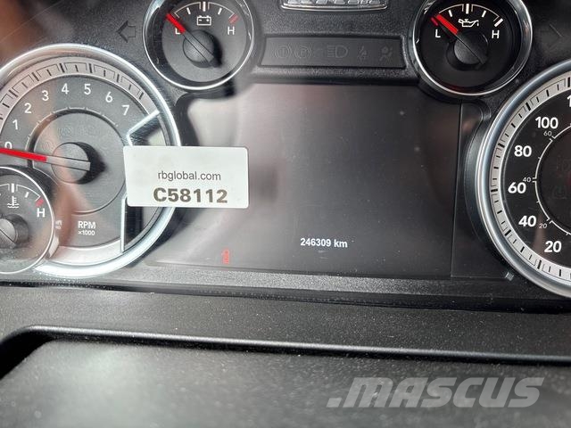 RAM 1500 شاحنات خفيفة/مفصلية الجوانب