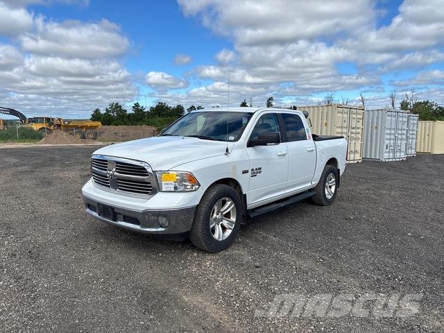 RAM 1500 شاحنات خفيفة/مفصلية الجوانب