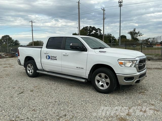 RAM 1500 Пикапи
