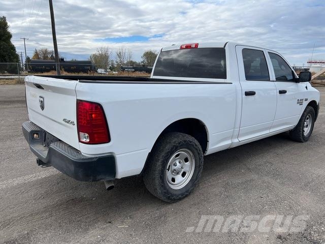 RAM 1500 Бортовые фургоны