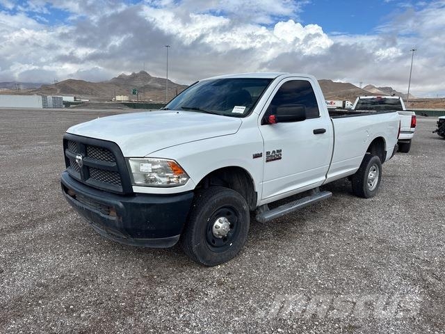 RAM 2500 Caja abierta/laterales abatibles