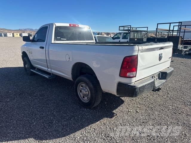 RAM 2500 Caja abierta/laterales abatibles