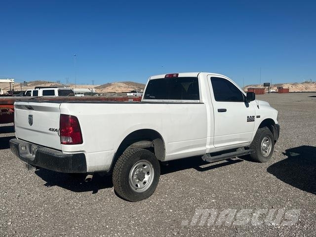 RAM 2500 Caja abierta/laterales abatibles