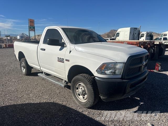 RAM 2500 Caja abierta/laterales abatibles