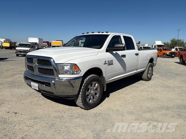 RAM 2500 شاحنات خفيفة/مفصلية الجوانب