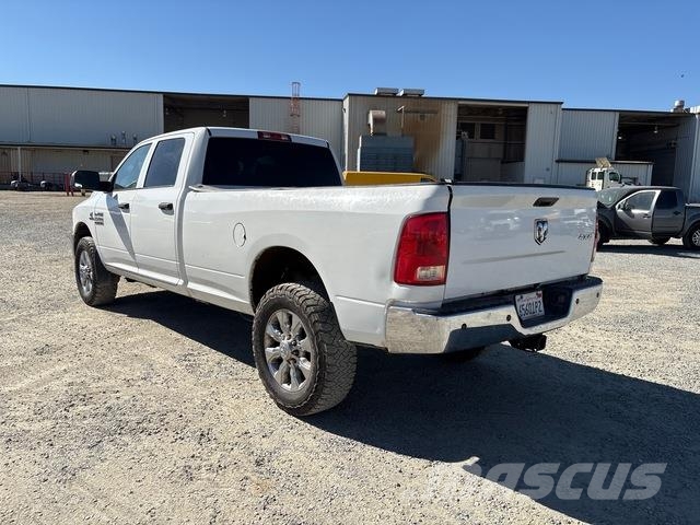 RAM 2500 شاحنات خفيفة/مفصلية الجوانب