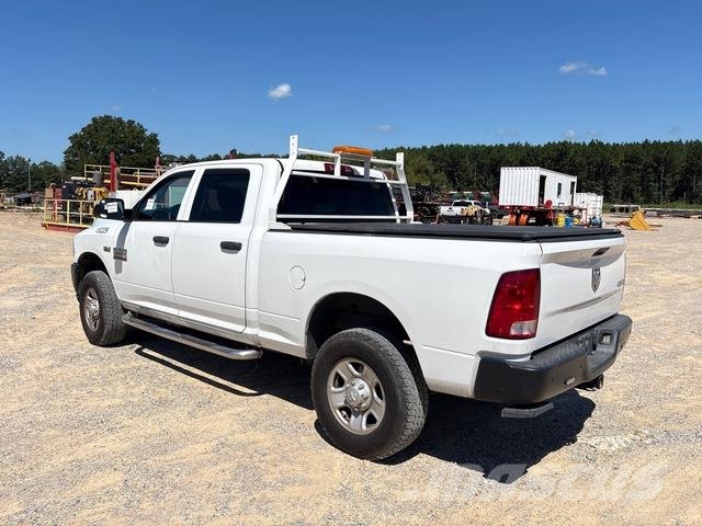 RAM 2500 شاحنات خفيفة/مفصلية الجوانب