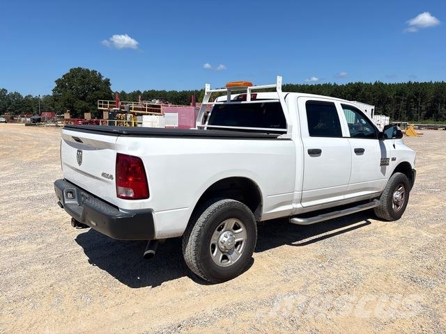 RAM 2500 شاحنات خفيفة/مفصلية الجوانب