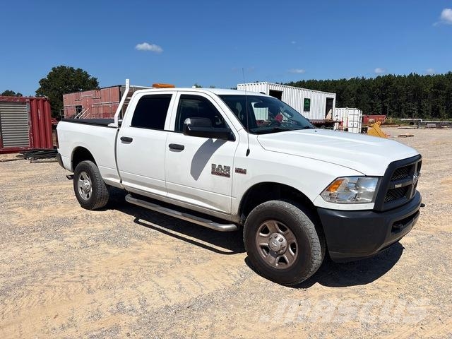 RAM 2500 شاحنات خفيفة/مفصلية الجوانب