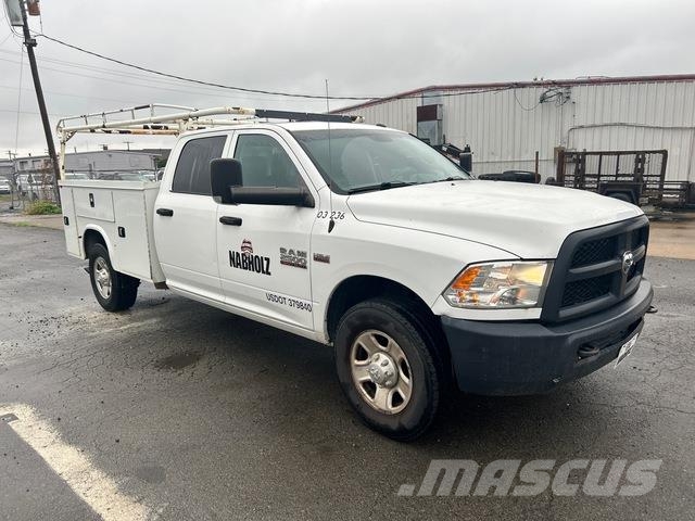 RAM 2500 Vieglais kravas automobilis/izkraušana no sāniem