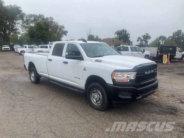 RAM 2500 Bestelwagens met open laadbak