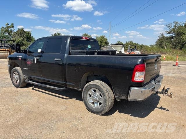 RAM 2500 شاحنات خفيفة/مفصلية الجوانب