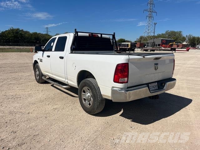 RAM 2500 Caja abierta/laterales abatibles