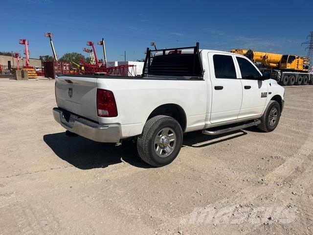 RAM 2500 Caja abierta/laterales abatibles