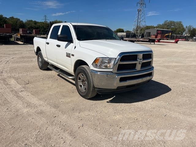 RAM 2500 Caja abierta/laterales abatibles