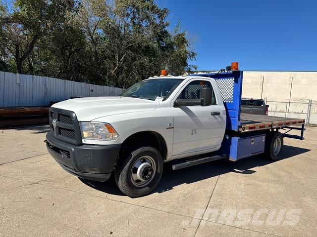 RAM 3500 Platós / Ponyvás teherautók