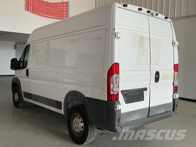 RAM Promaster 2500 Busy / Vany