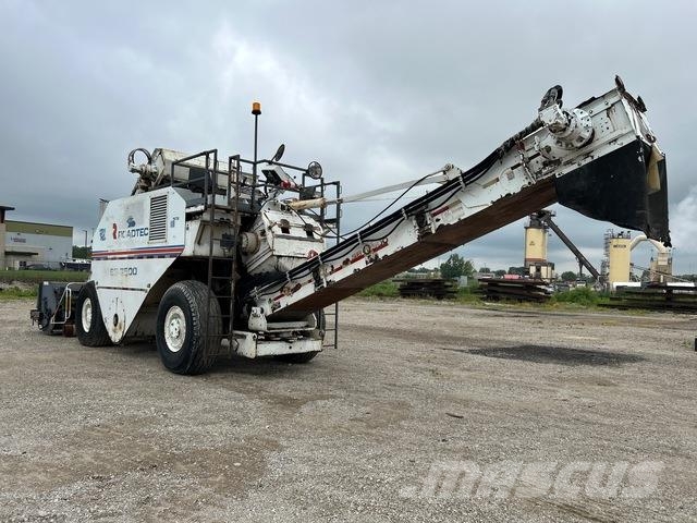 Roadtec SB2500 MTV (Material transport vehicle)