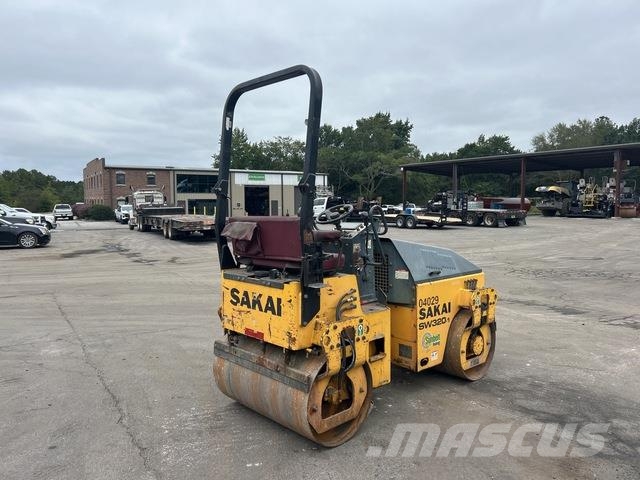 Sakai SW320-1 Rolos compactadores de tambor duplo