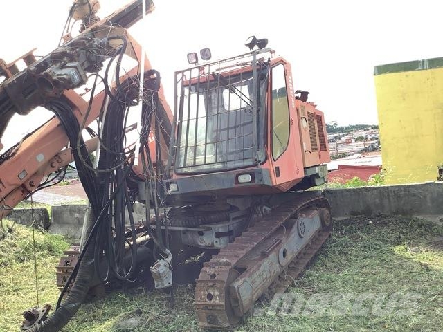 Sandvik RANGER DX800 Avolouhintaporauslaitteet