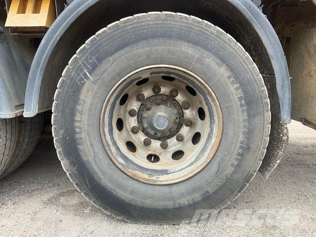 Scania P410CB Betonipumppuautot