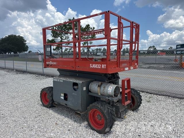 SkyJack 6832RT Scissor lifts