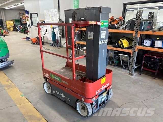 SkyJack SJ12 Mât vertical