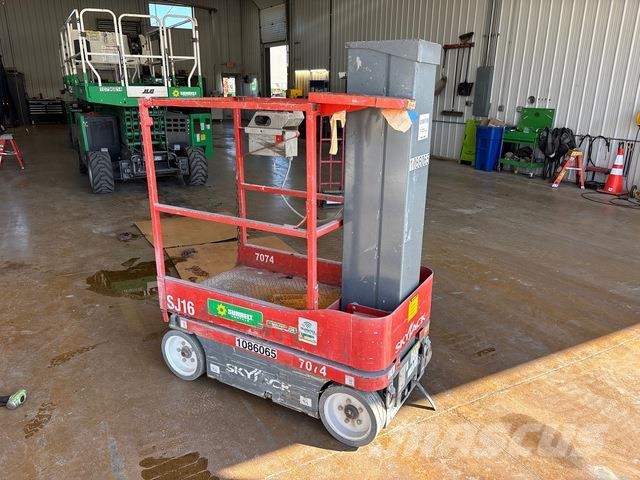 SkyJack SJ16 Vertikalna dvigala
