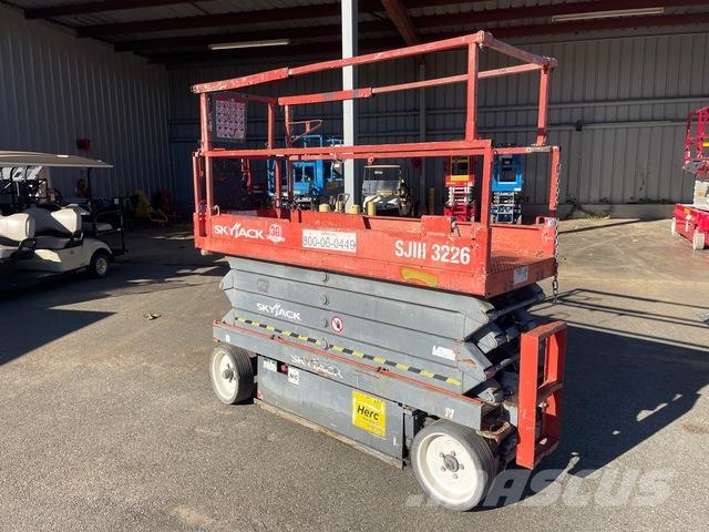 SkyJack SJ3226 가위형 리프트