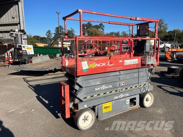 SkyJack SJ3226 가위형 리프트
